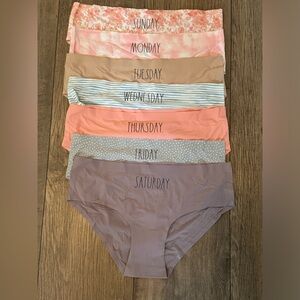 Rae Dunn 7 Pk Laser Women’s Cut Days of Week Hipster Panties Large New in Pkg